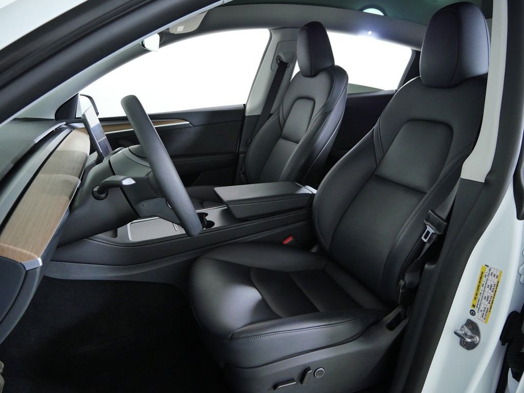 Used 2025  Tesla Long Range image 34