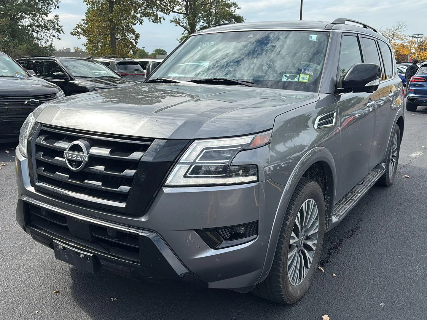 Used 2023 Gun Metallic Nissan SL image 3