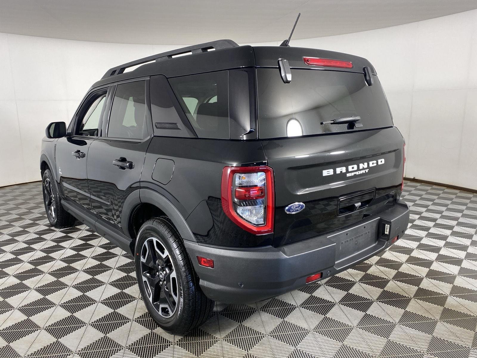 Used 2023 Shadow Black Ford Outer Banks image 15