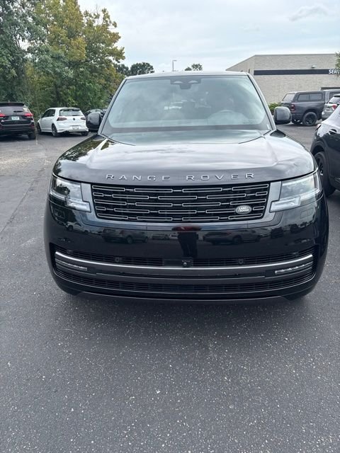 Certified Used 2025 Santorini Black Metallic Land Rover SE image 2