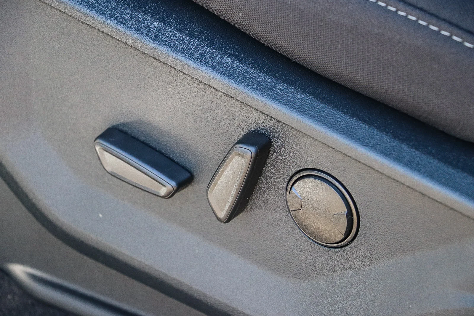 New 2026 Carbonized Gray Metallic Ford XLT image 22