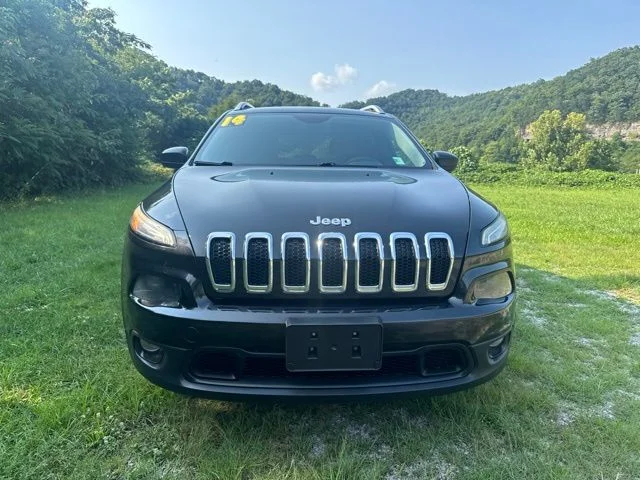 Used 2014 Black Jeep Latitude image 3