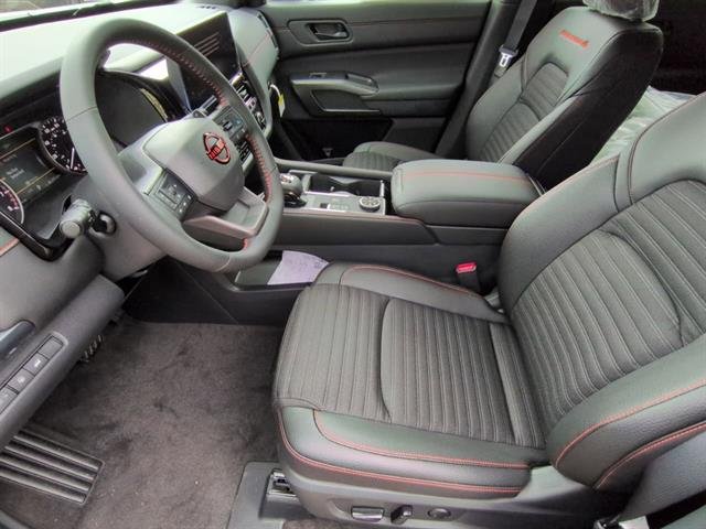 New 2026 Everest White Pearl TriCoat / Super Black Two-tone Nissan Rock Creek® image 4