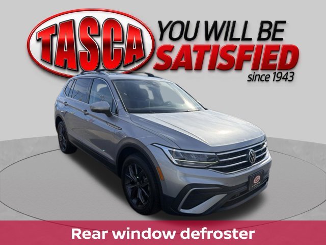 Used 2024 Silver Volkswagen 2.0T SE image 3