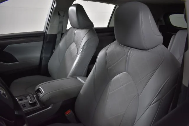 Used 2021  Toyota Platinum image 14