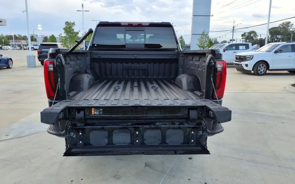 Used 2025 Black GMC Denali image 9