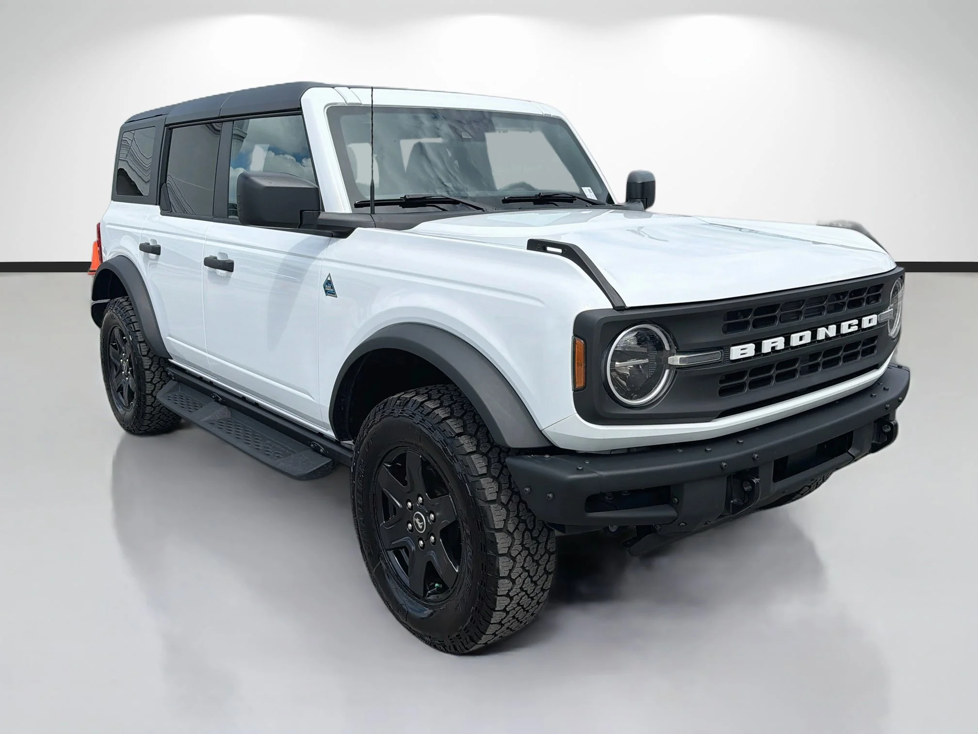 Used 2024 Oxford White Ford Black Diamond image 1