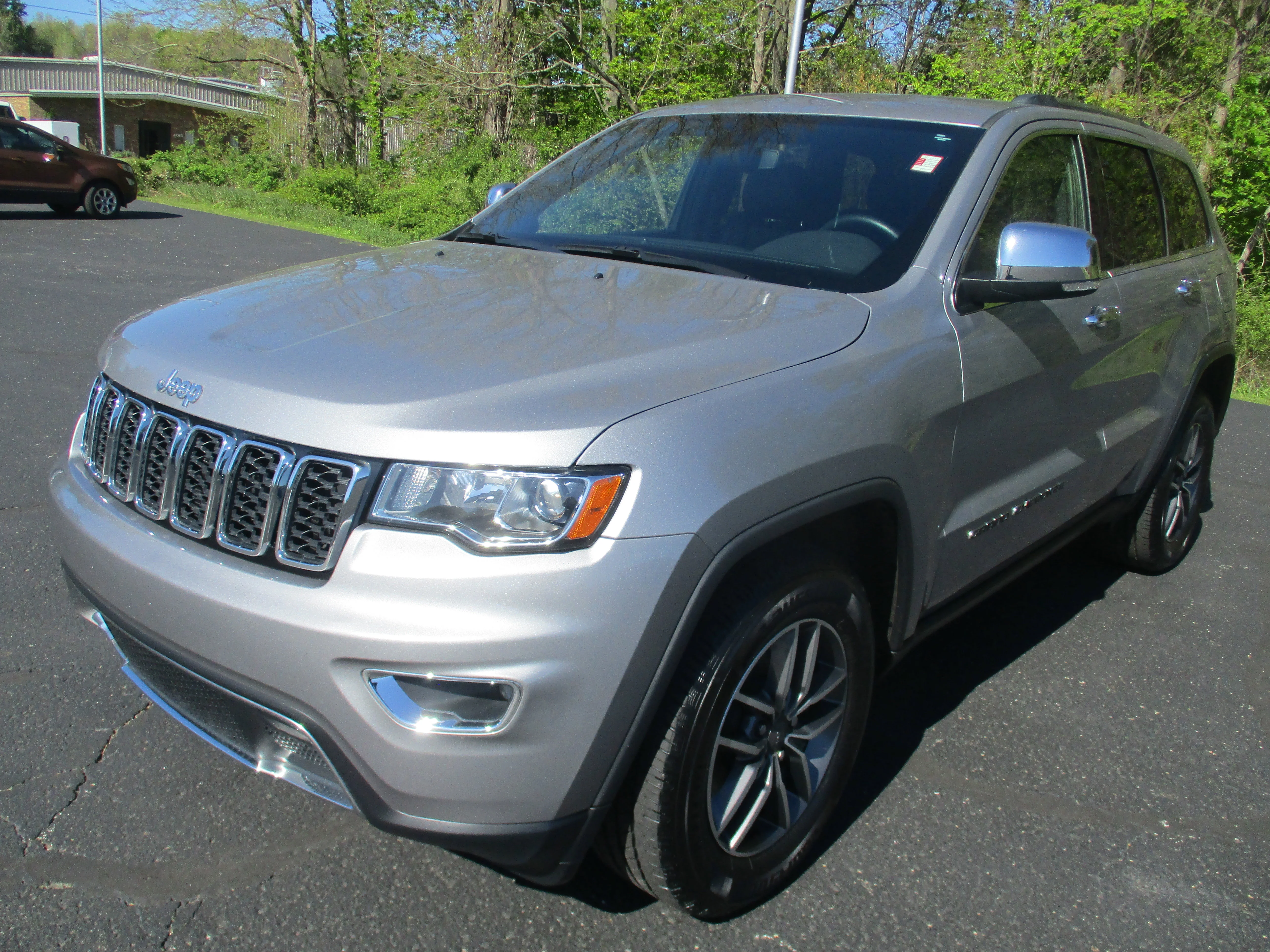Used 2019 Billet Silver Metallic Clearcoat Jeep Limited image 4