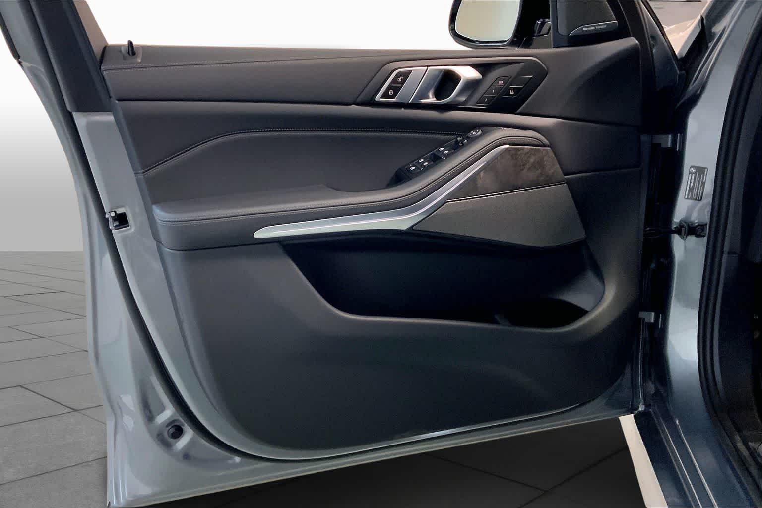 New 2026 Skyscraper Grey Metallic BMW M60i image 11