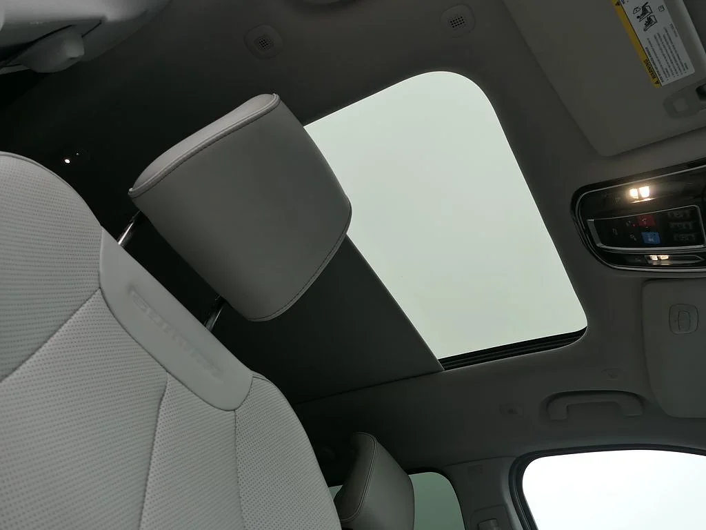 Used 2023 Diamond Black Crystal Pearl Coat Jeep Summit image 26