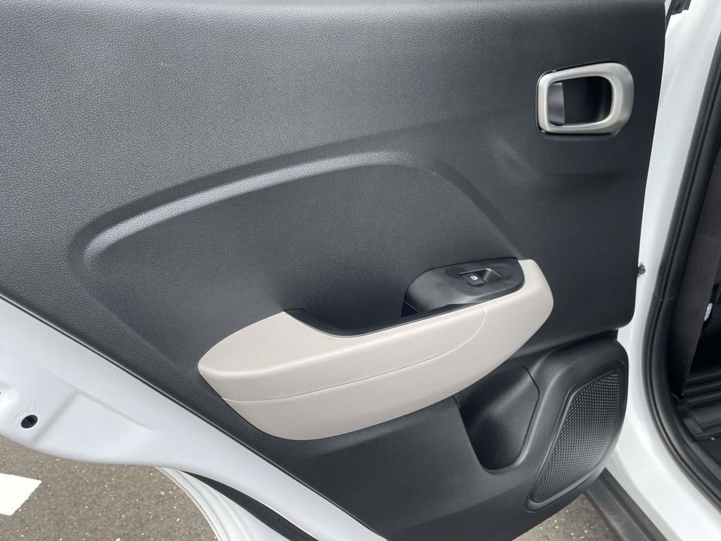 Used 2024 White Hyundai SEL image 11