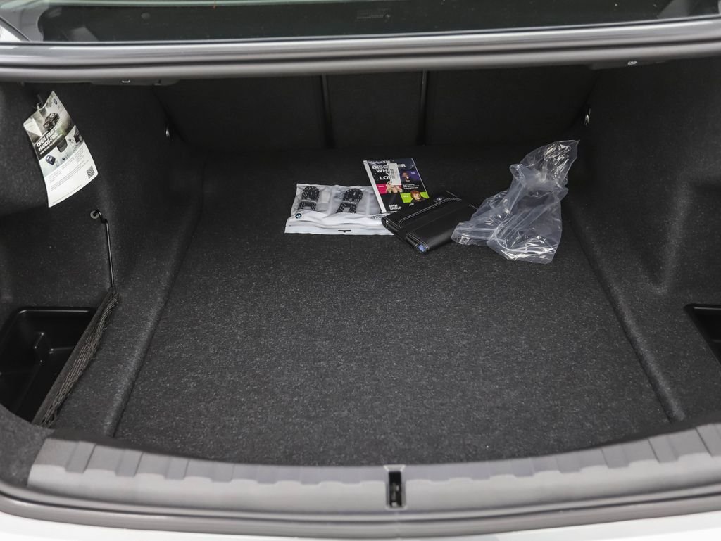 2025 BMW 3 Series 330i - Photo 20