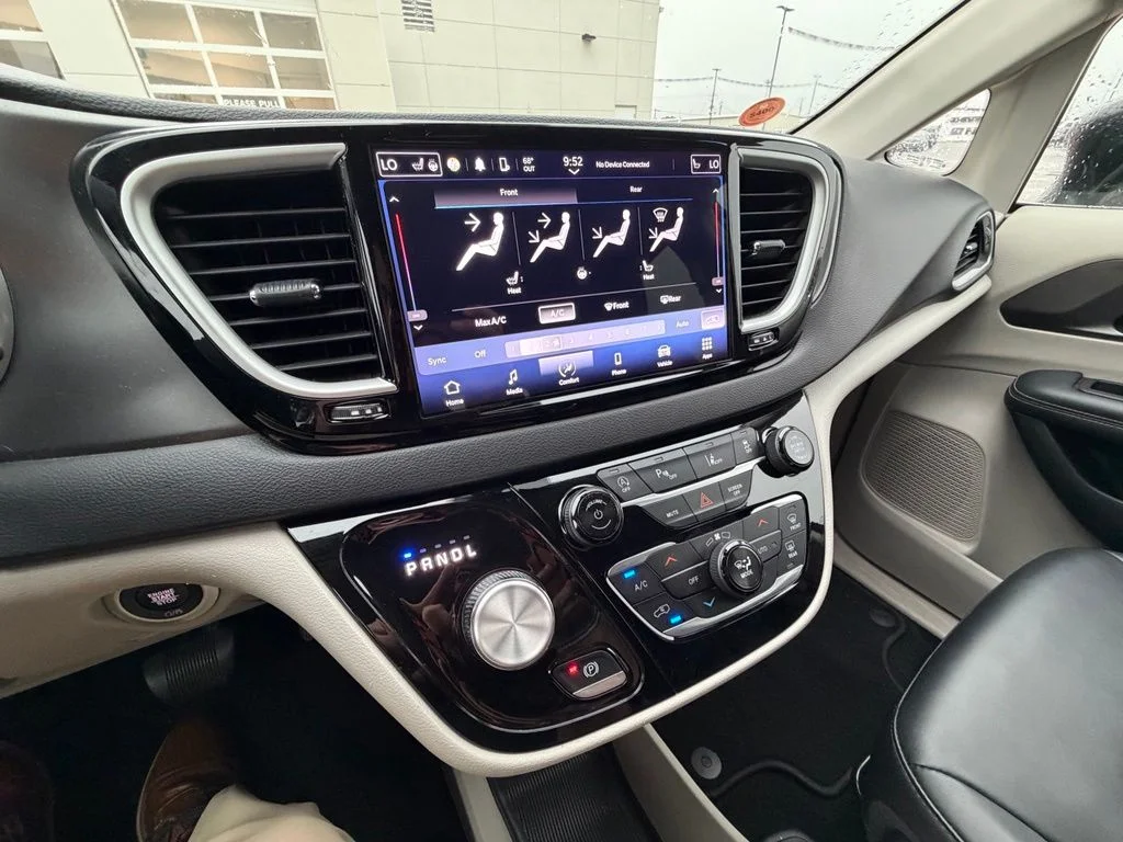 Used 2024 White Chrysler Touring L image 13