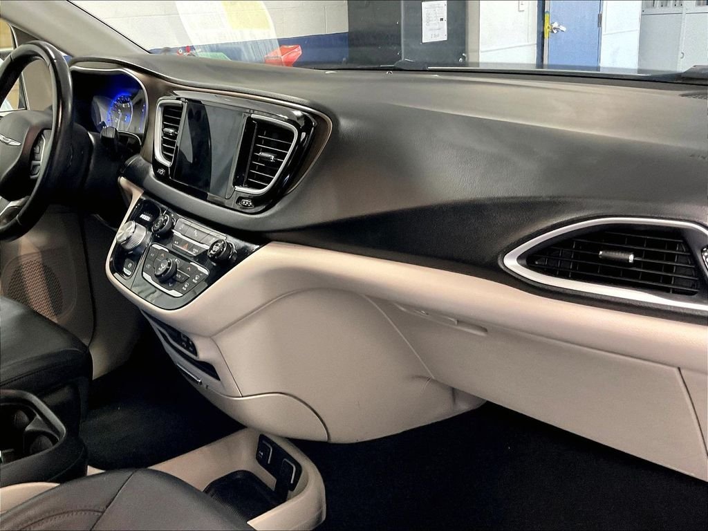 Used 2018 White Chrysler Touring L image 14