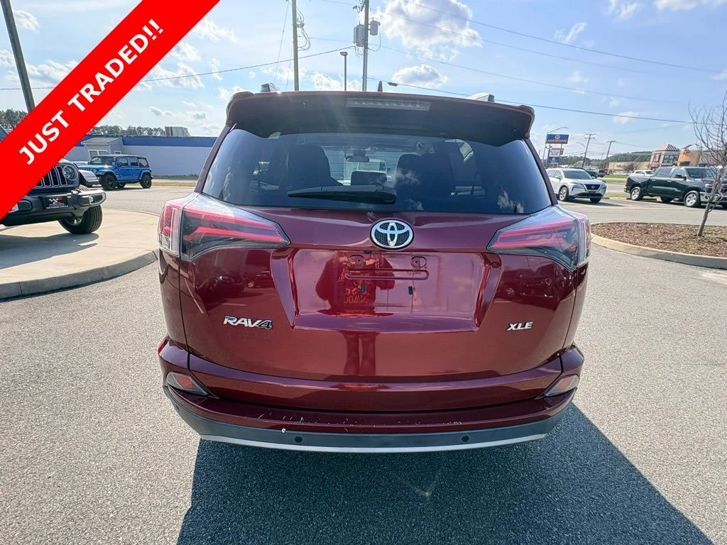 Used 2018 Red Toyota XLE image 4
