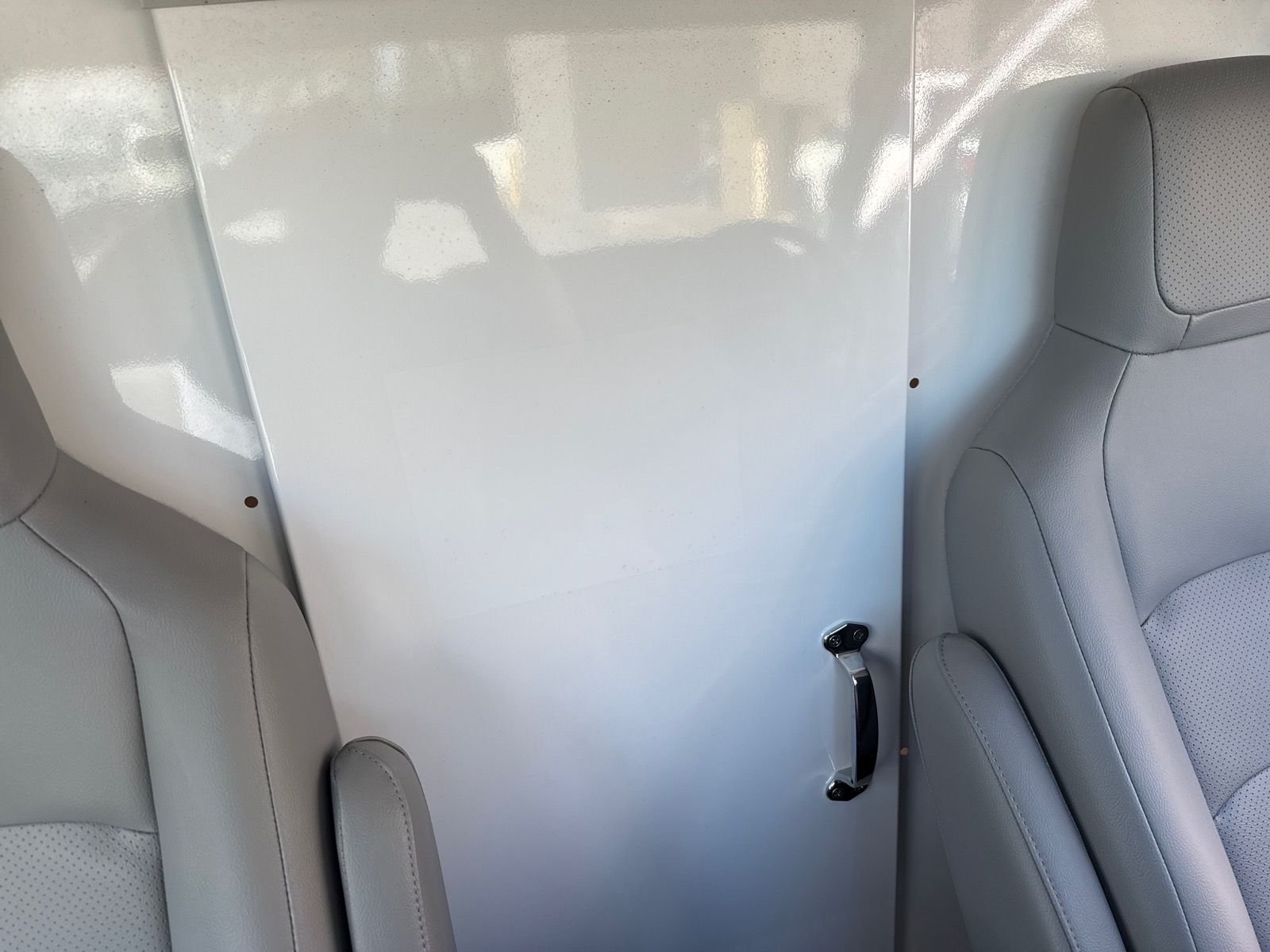 New 2025 Oxford White Ford E-350 SRW image 27