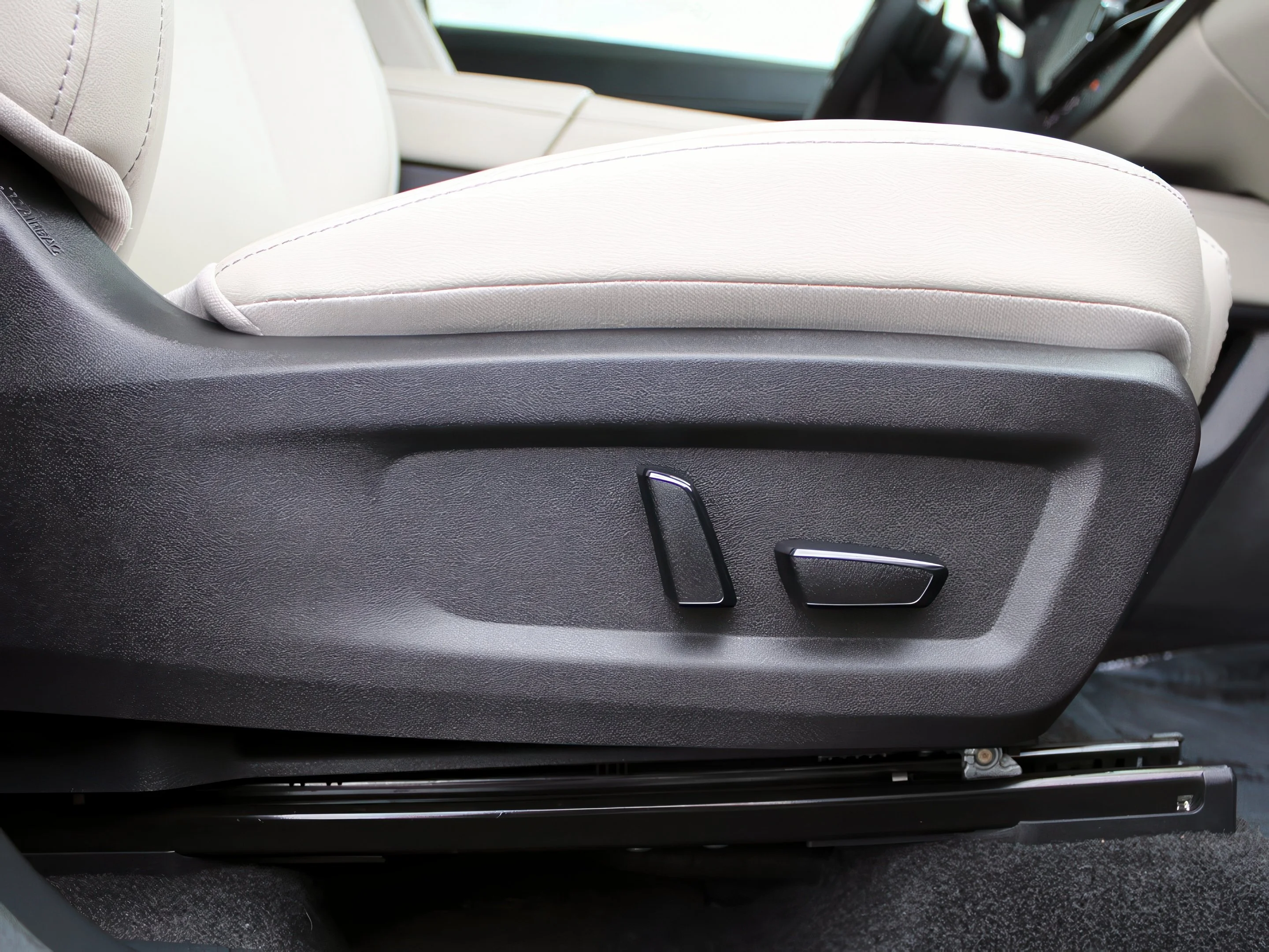 Used 2025 Black Nissan SV image 26