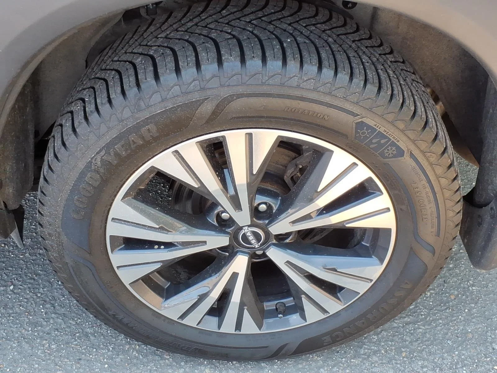 Used 2023 Gun Metallic Nissan SV image 5