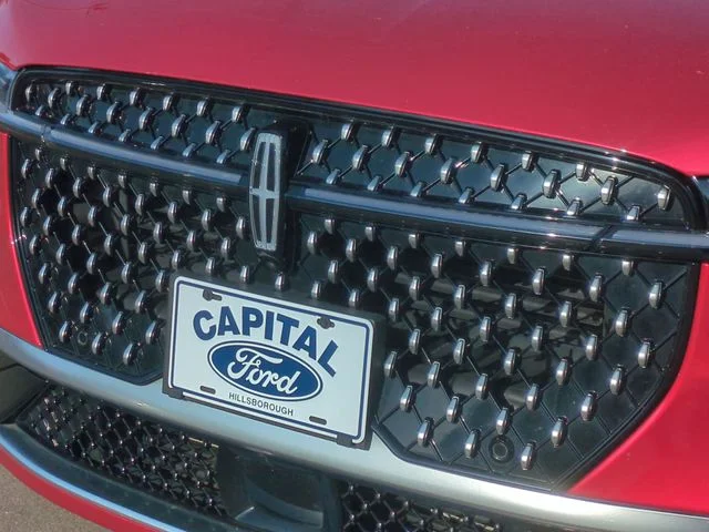 Used 2024 Red Lincoln Reserve image 36