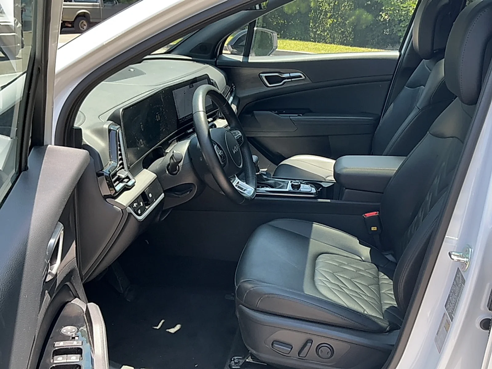 Used 2024 Glacial White Pearl Kia X-Line image 13