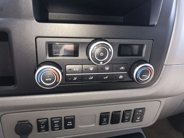 Used 2016 White Nissan SL image 19
