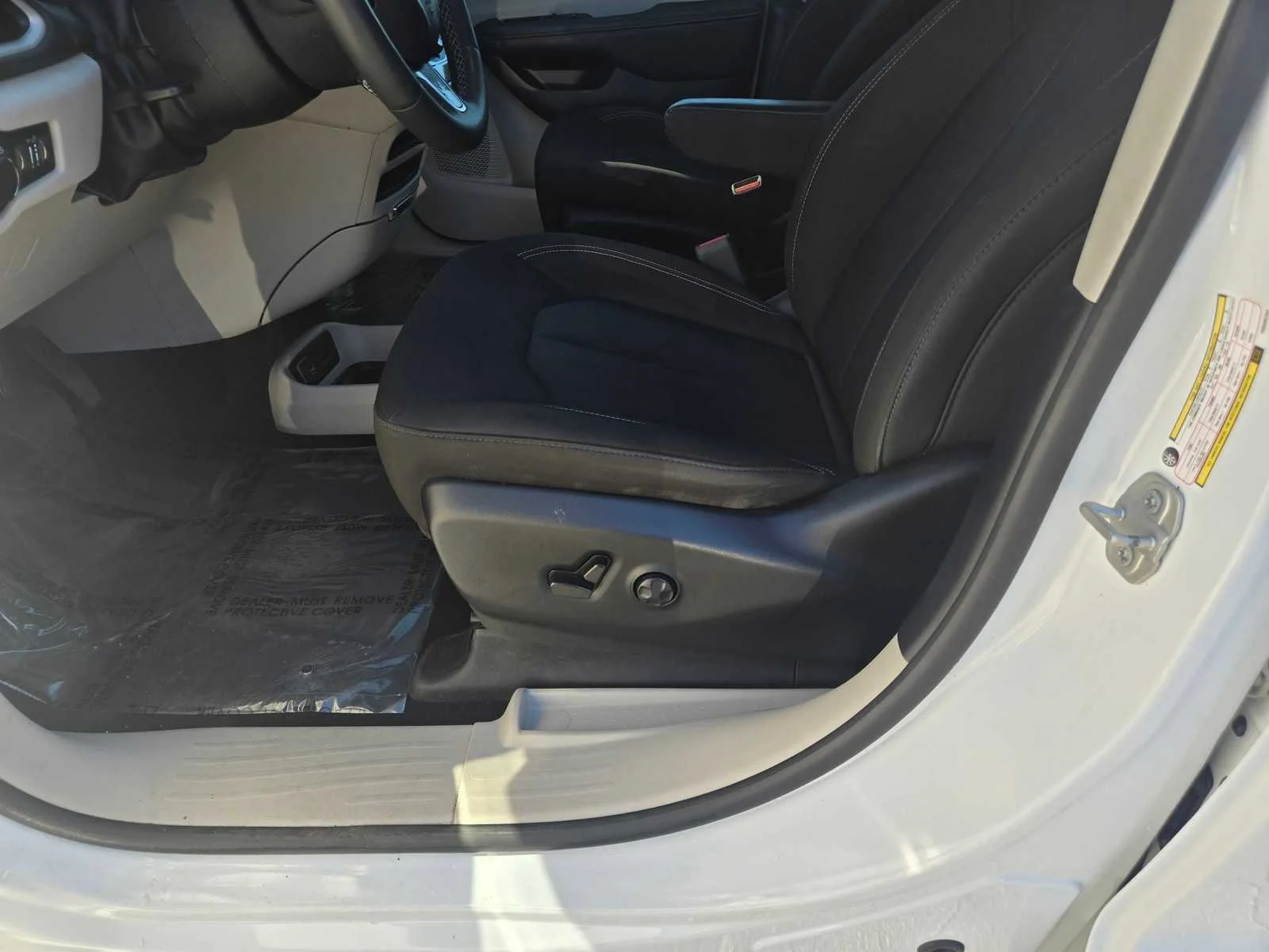 Used 2023  Chrysler LX image 24