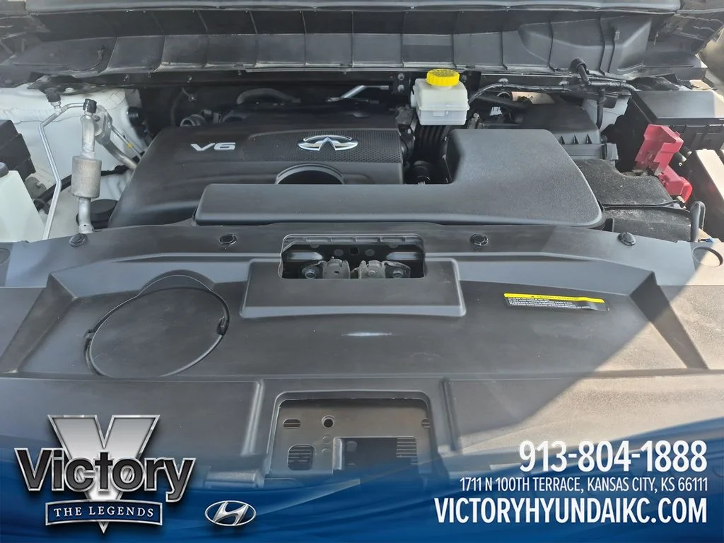 Used 2022 White INFINITI LUXE image 22