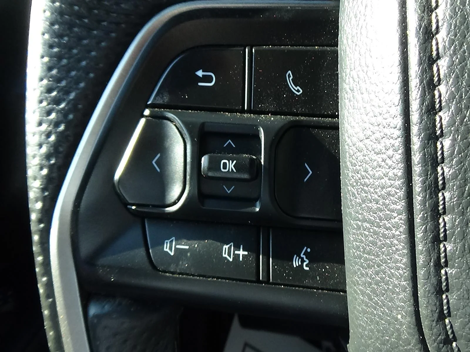 Used 2025 Ice Cap (040) Toyota TRD Sport image 25