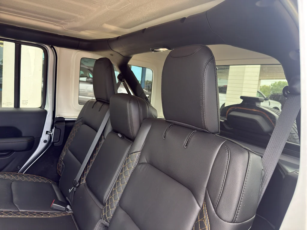 Used 2023 Silver Zynith Jeep High Altitude image 14