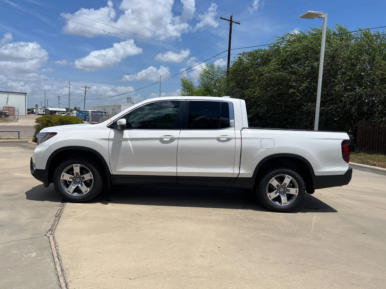 New 2026 Platinum White Pearl Honda RTL image 2