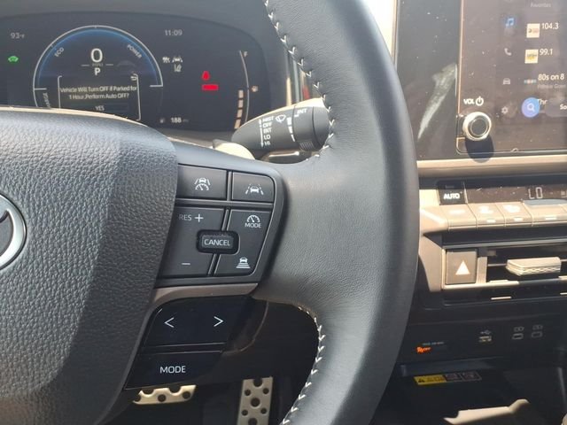 Used 2025  Toyota SE image 19