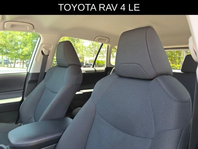 2025 Toyota RAV4 LE - Photo 22