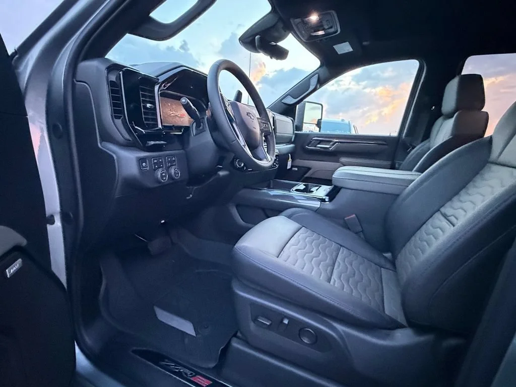 2026 Chevrolet Silverado 2500 HD ZR2 - Photo 8