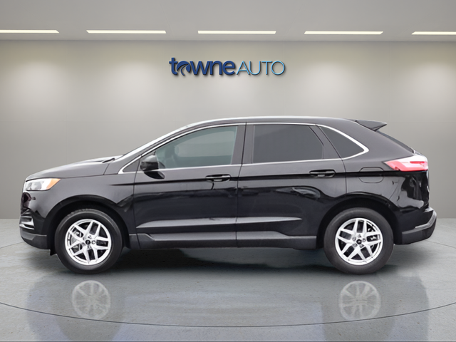 Used 2023 Black Metallic Ford SEL image 3