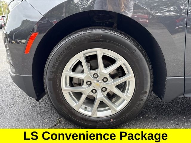 2022 Chevrolet Equinox LS photo 3