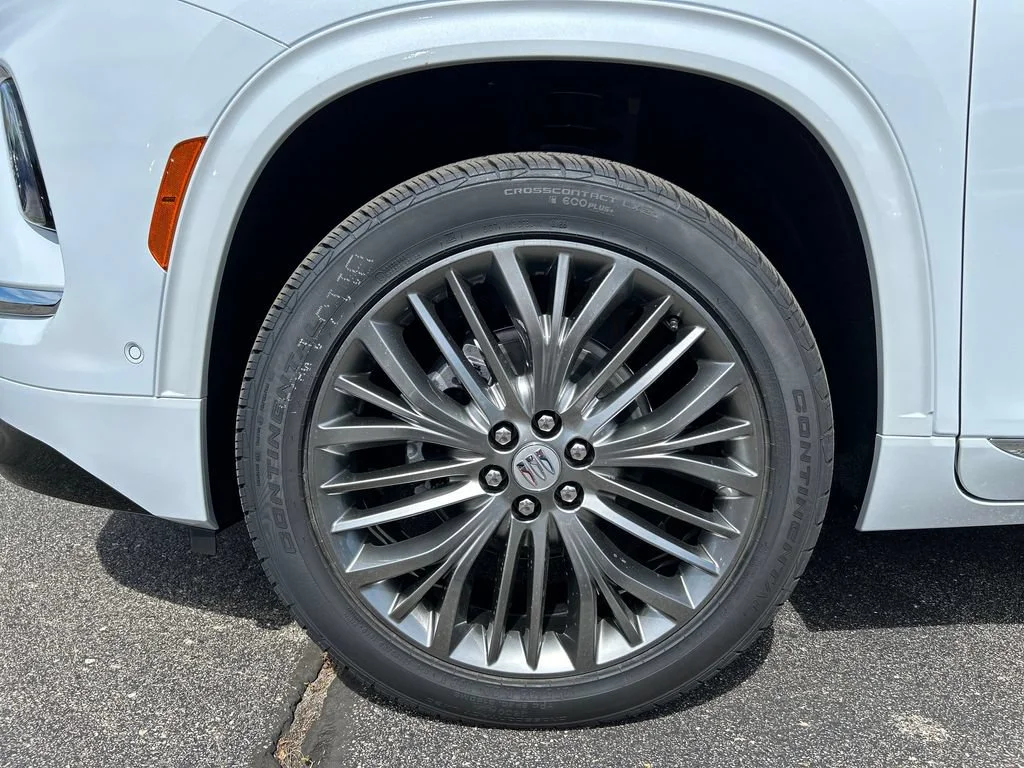 New 2027 Iridescent White Tricoat Buick Avenir image 33