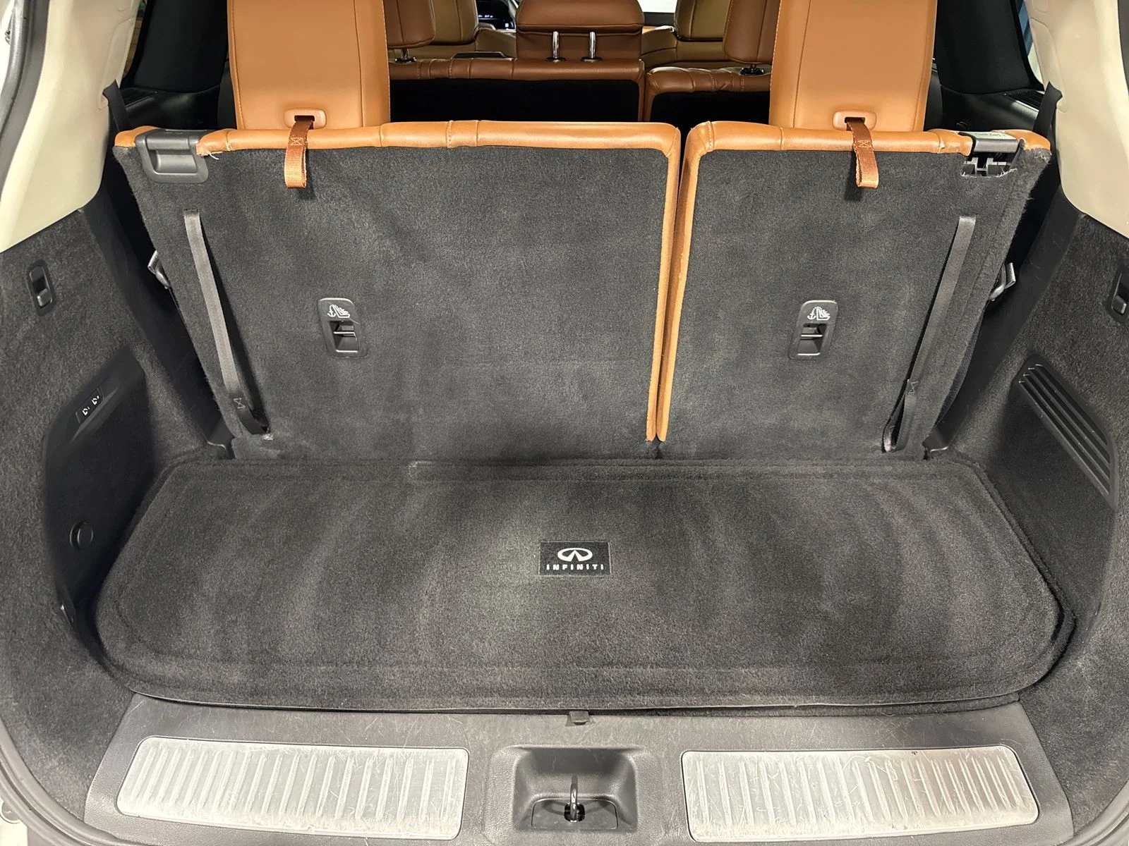 Used 2022 White INFINITI Sensory image 30