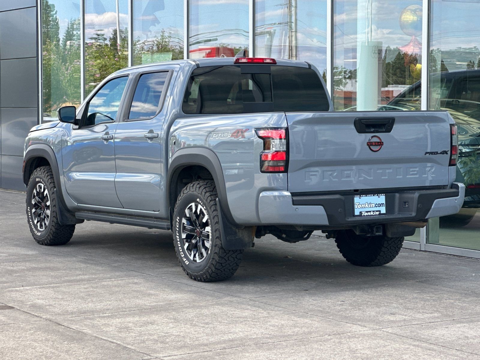 Used 2024 Boulder Gray Pearl Nissan PRO-4X image 5