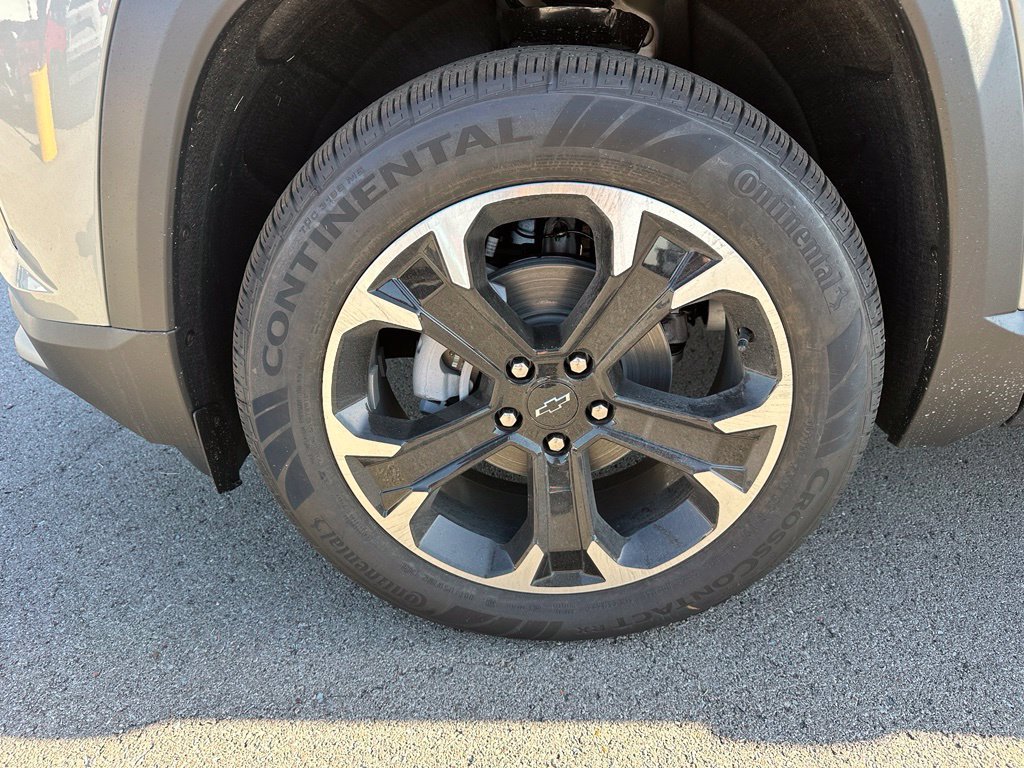2027 Chevrolet Equinox LT - Photo 10