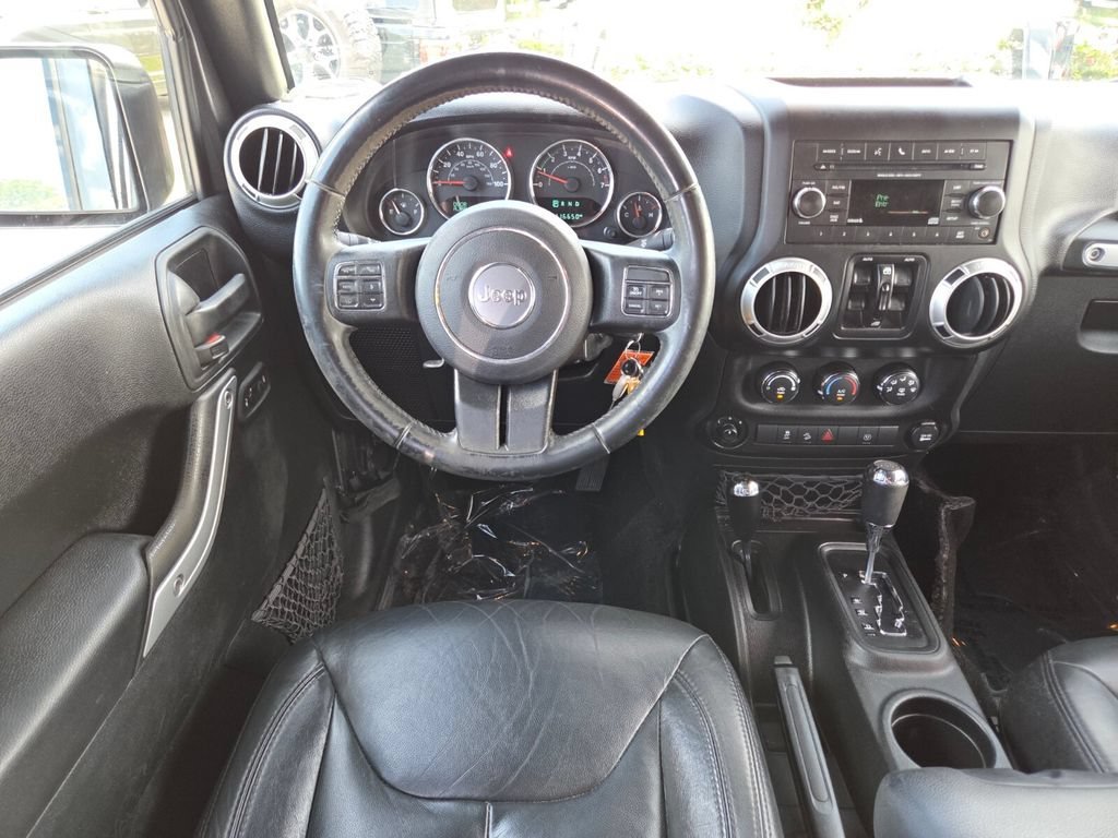 Used 2017 Granite Crystal Metallic Clearcoat Jeep Sahara image 27