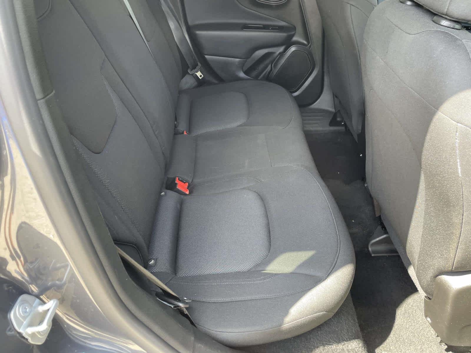 Used 2023 Gry/grey Jeep Latitude image 25