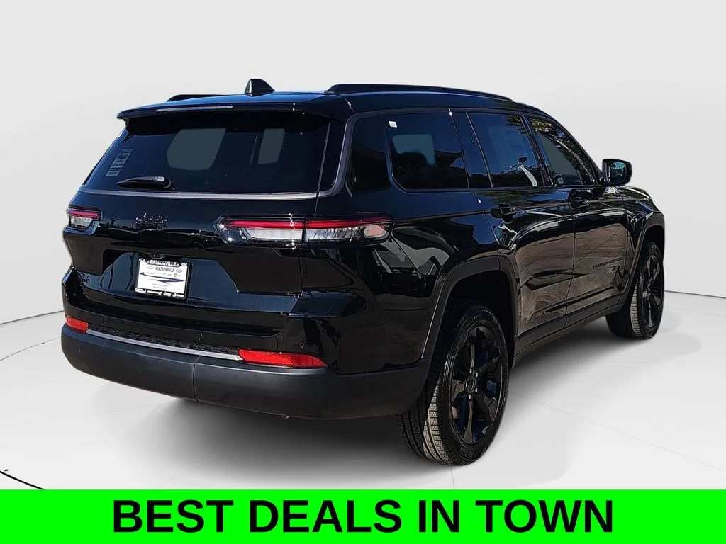 New 2026 Diamond Black Crystal Pearlcoat Jeep Limited image 3