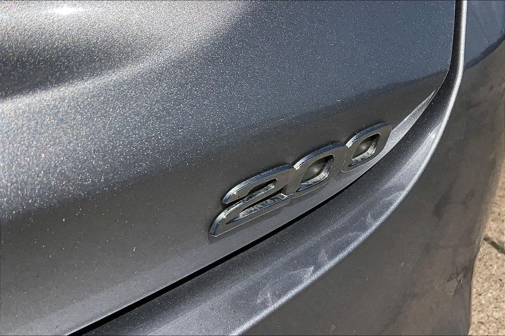 Used 2015 Silver Chrysler Limited image 20