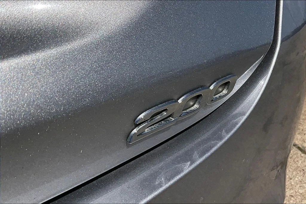 Used 2015 Silver Chrysler Limited image 20