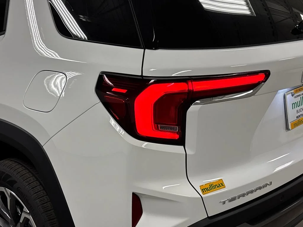 New 2027 Summit White GMC Elevation image 13