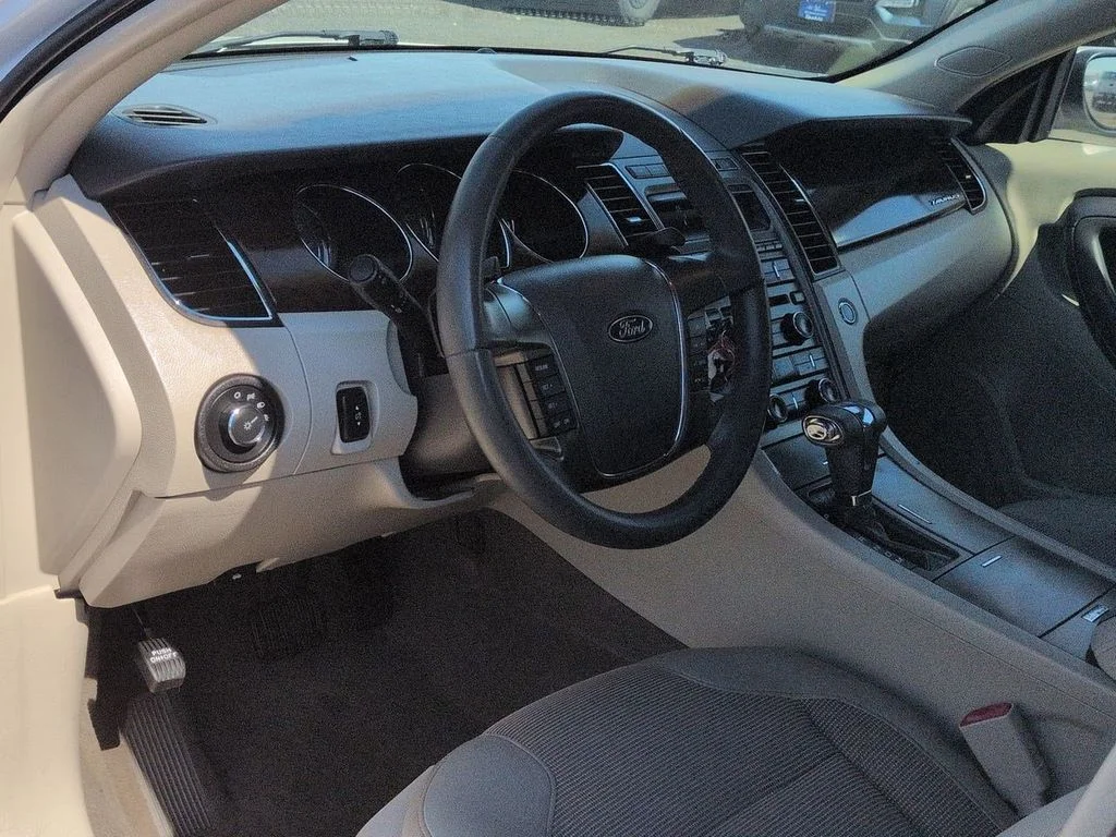 Used 2011 White Platinum Clearcoat Metallic Ford SEL image 11