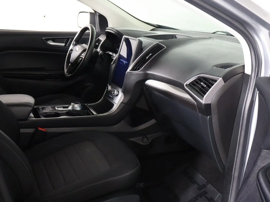 Used 2022 Silver Ford SE image 21