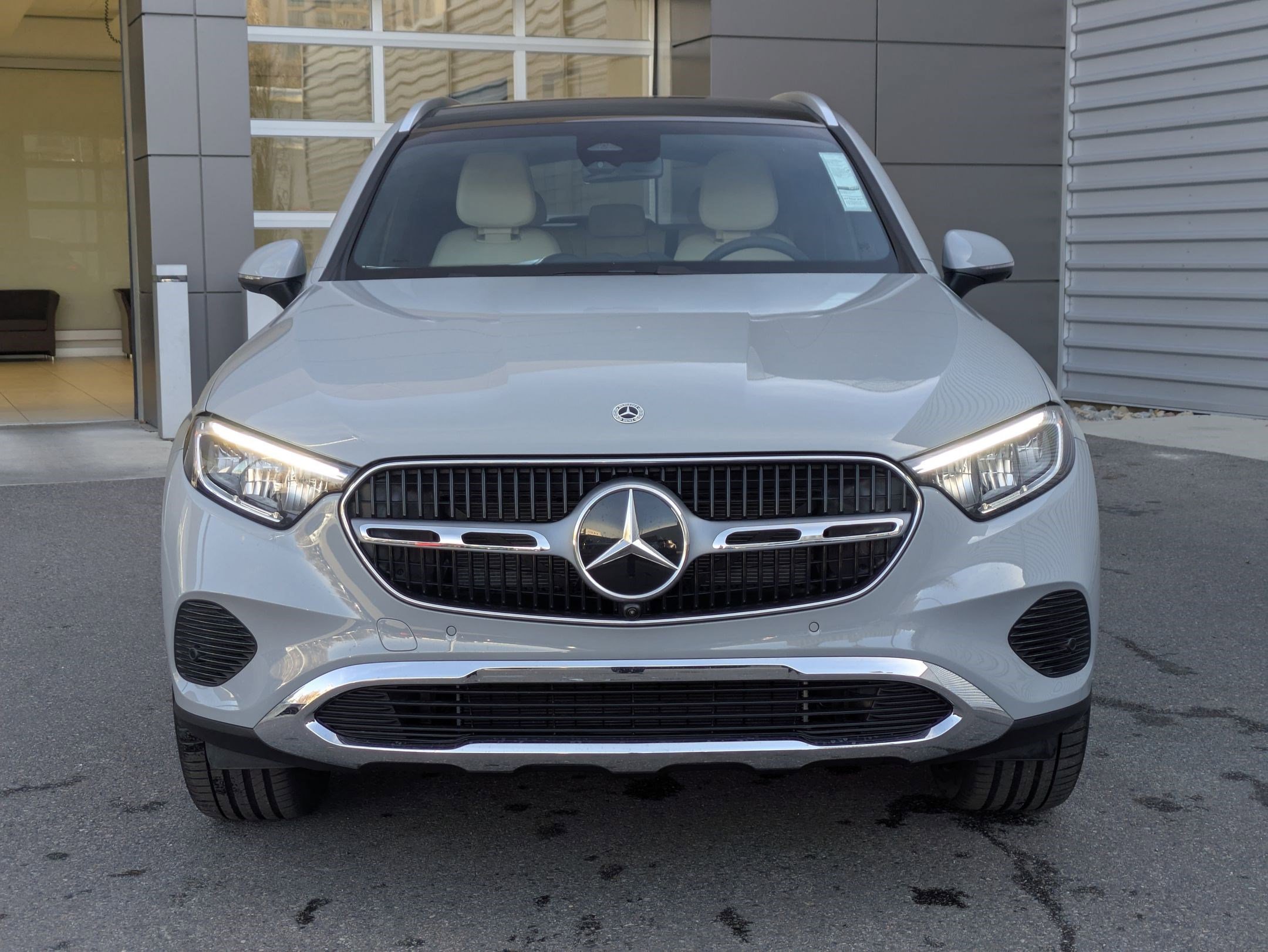 New 2026 MANUFAKTUR Alpine Grey Mercedes-Benz GLC 300 image 9