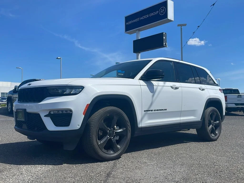 Used 2023 Bright White Jeep Limited image 36