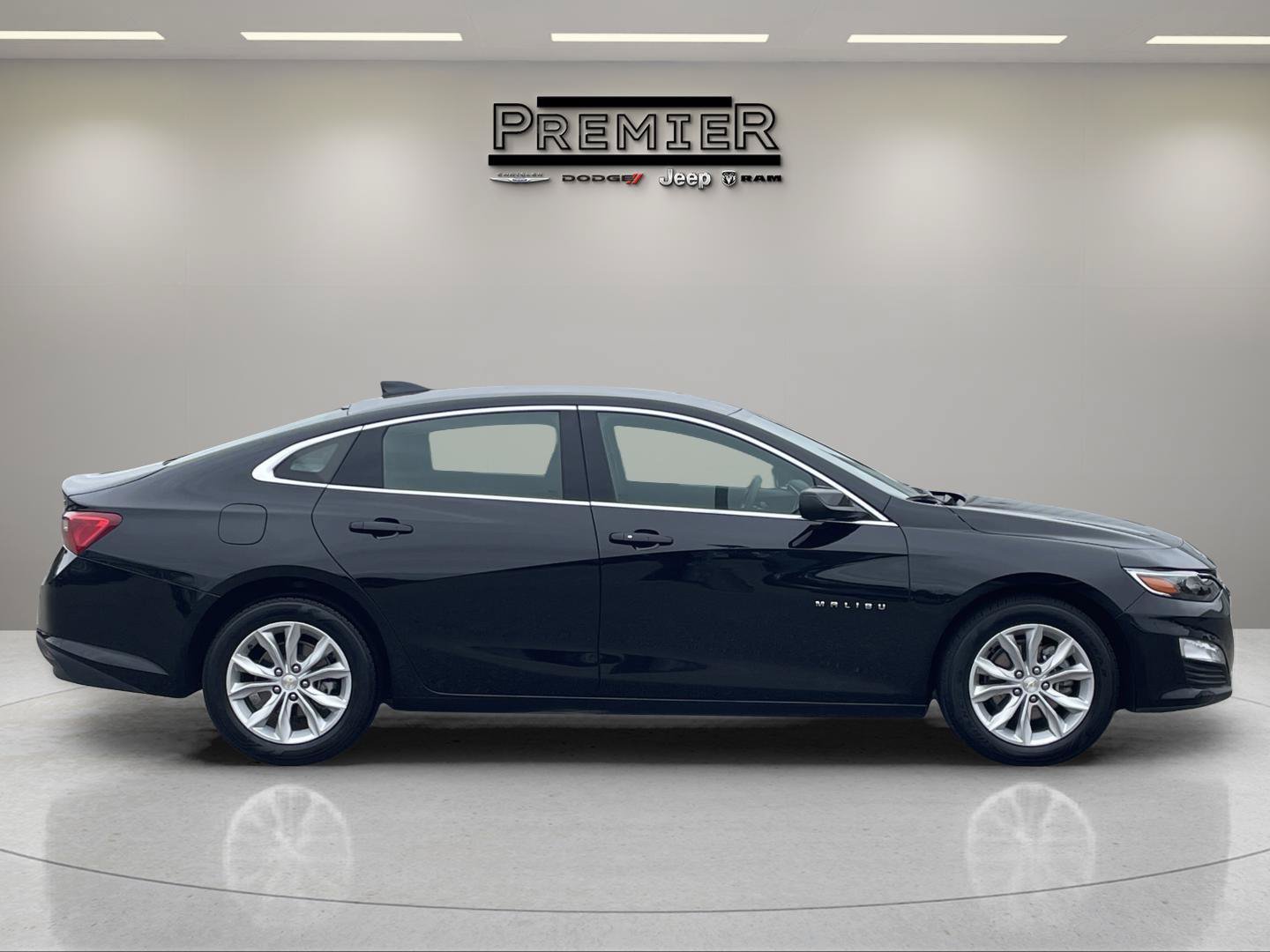 Used 2025 Mosaic Black Metallic Chevrolet LT image 5